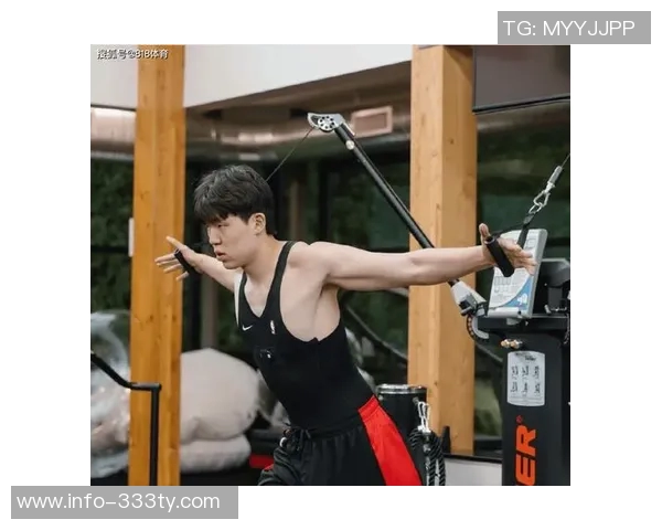 开拓者媒体人杨瀚森致力提升基础技能力争成为球队可靠替补 开拓者媒体人杨瀚森致力提升基础技能力争成为球队可靠替补