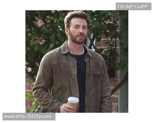 埃文斯度假时接到弗莱彻电话与卡里克鲁尼共度时光